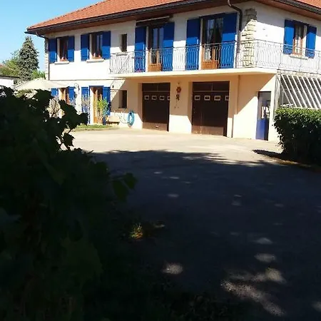 Au Doubs Cocon Fleuri Bed & Breakfast *